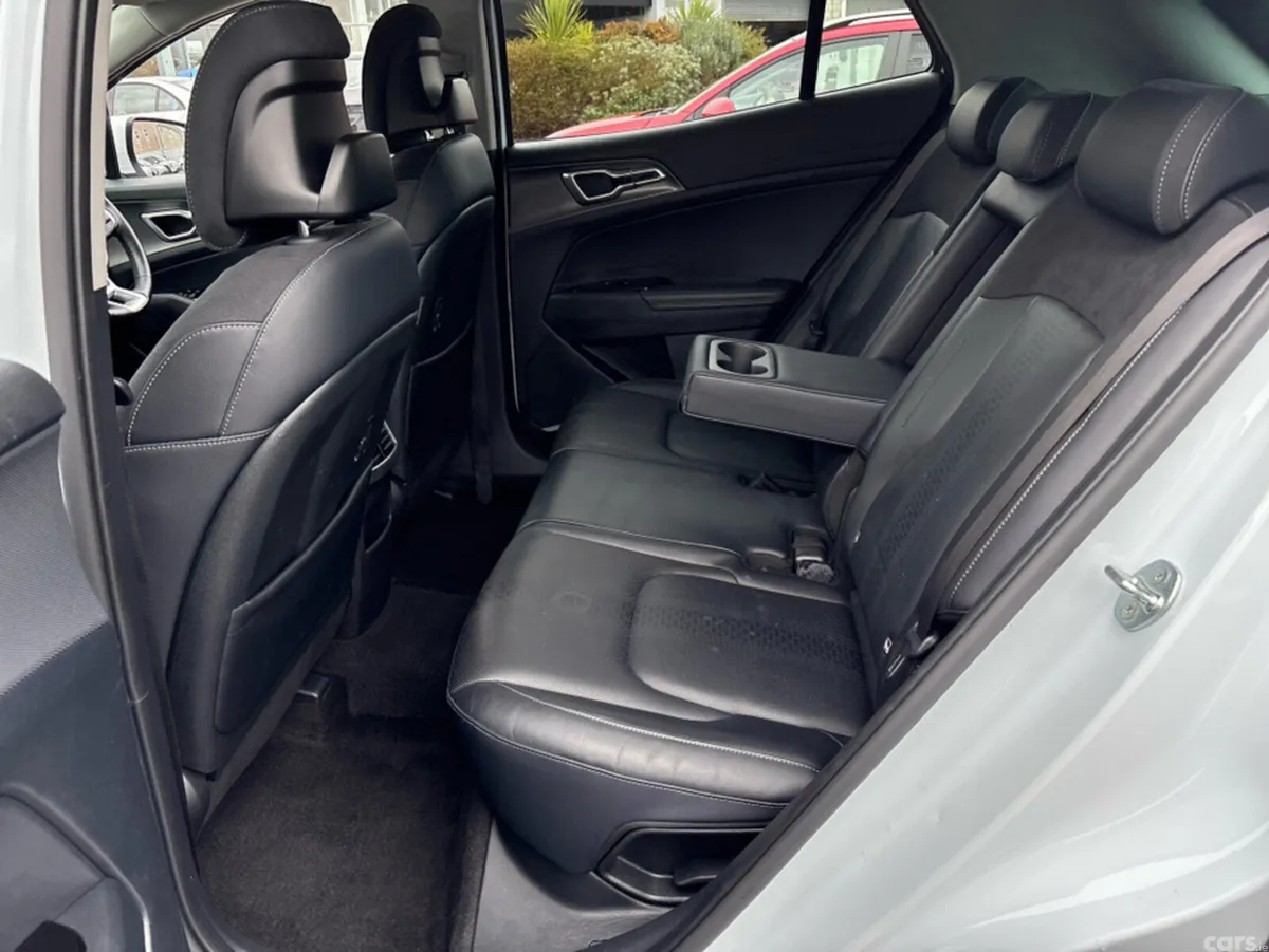 Kia Sportage MPV, Diesel, 2024, White