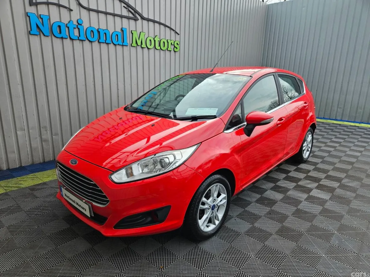 Ford Fiesta Hatchback, Petrol, 2014, Red