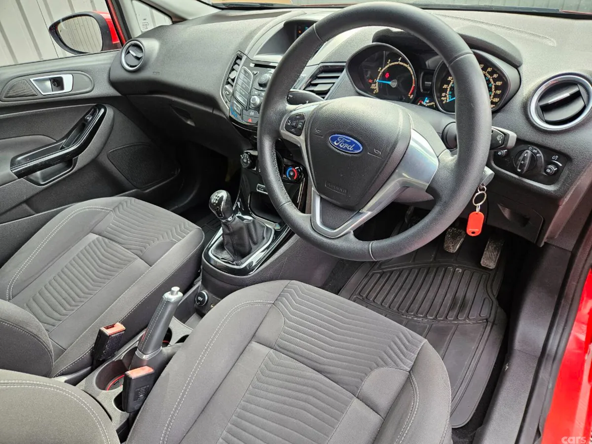 Ford Fiesta Hatchback, Petrol, 2014, Red