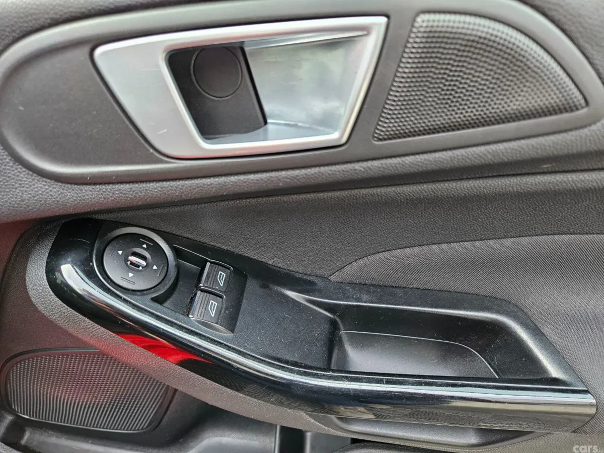 Ford Fiesta Hatchback, Petrol, 2014, Red