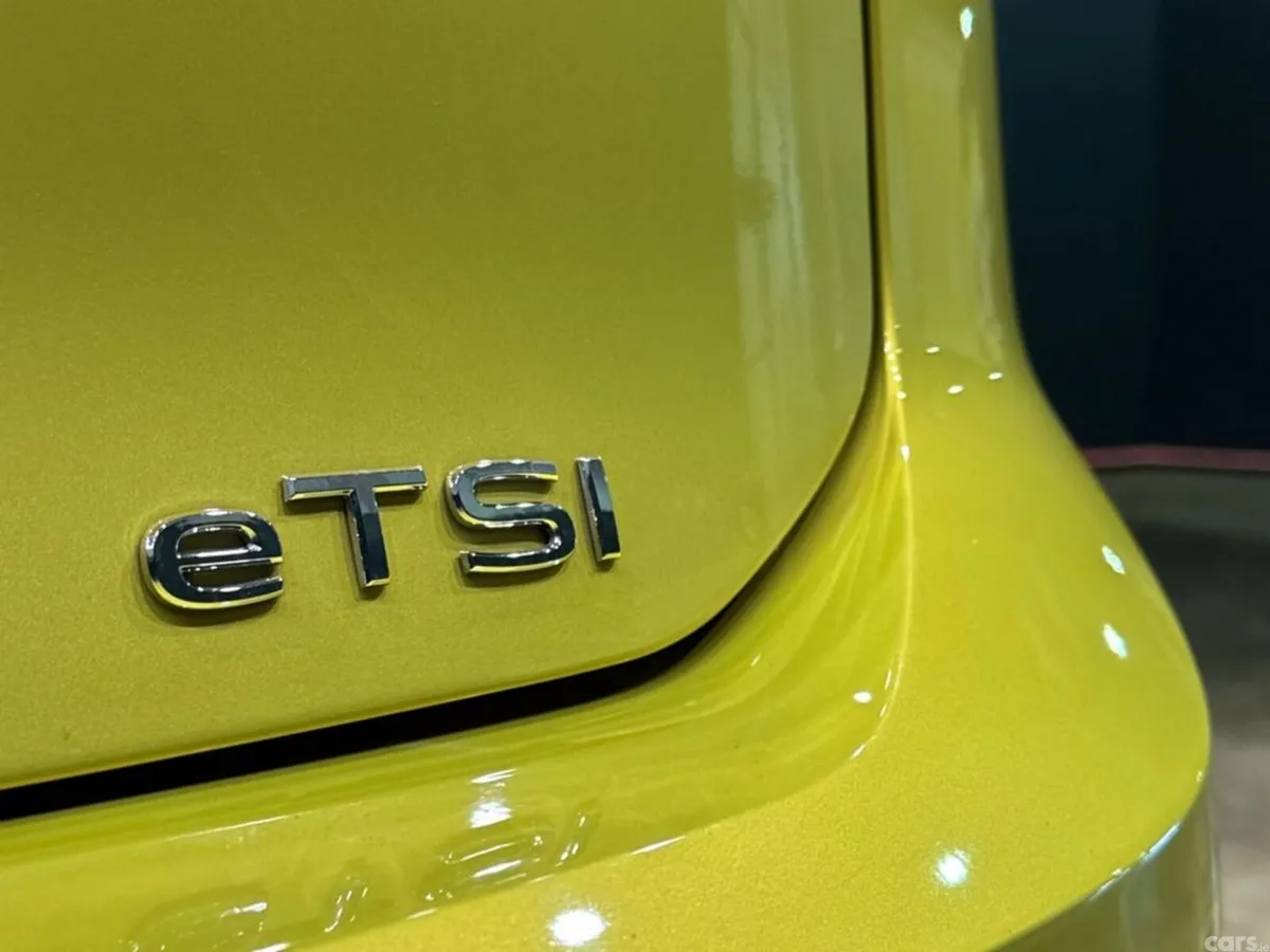 Volkswagen Golf Hatchback, Petrol Hybrid, 2021, Yellow