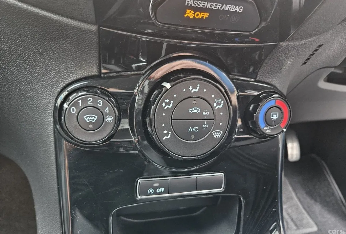 Ford Fiesta Hatchback, Petrol, 2014, Black