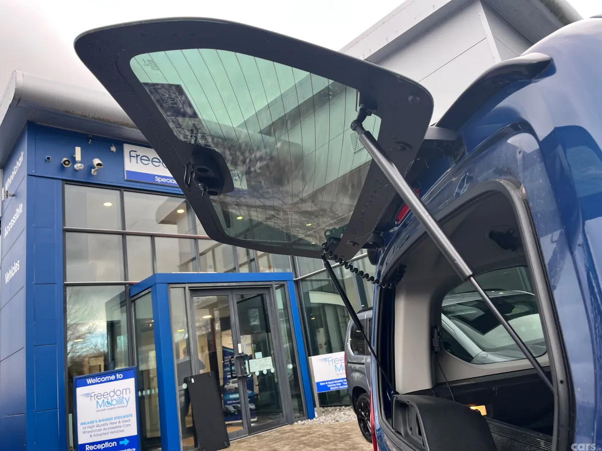 Peugeot Rifter MPV, Diesel, 2022, Blue