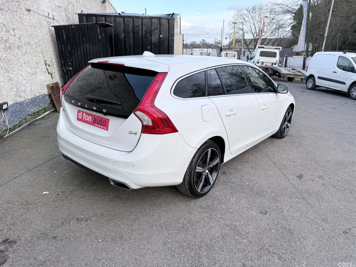 Volvo V60 Hatchback, Diesel, 2016, White