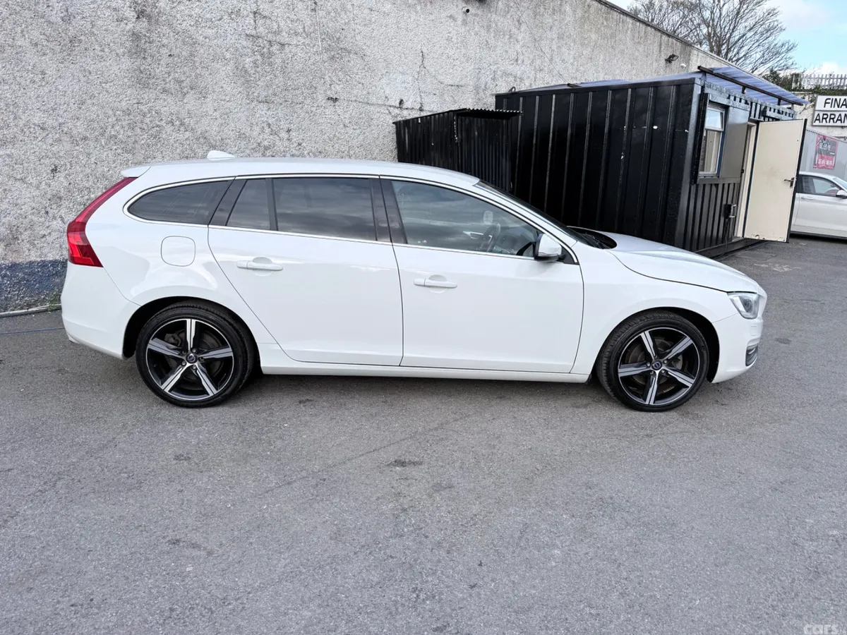 Volvo V60 Hatchback, Diesel, 2016, White