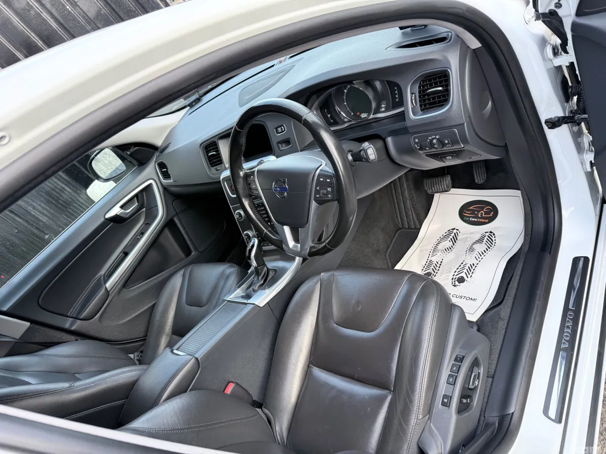 Volvo V60 Hatchback, Diesel, 2016, White