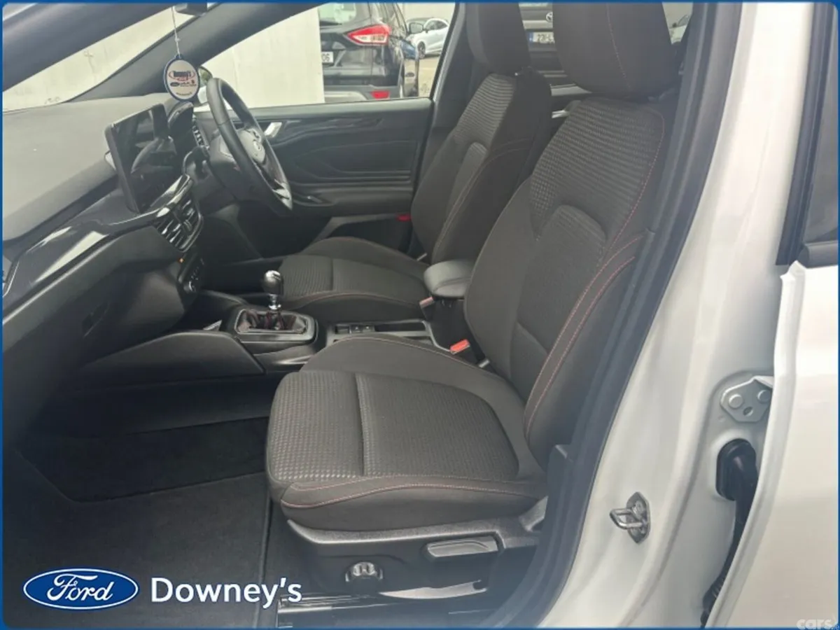 Ford Focus Hatchback, Petrol, 2023, White