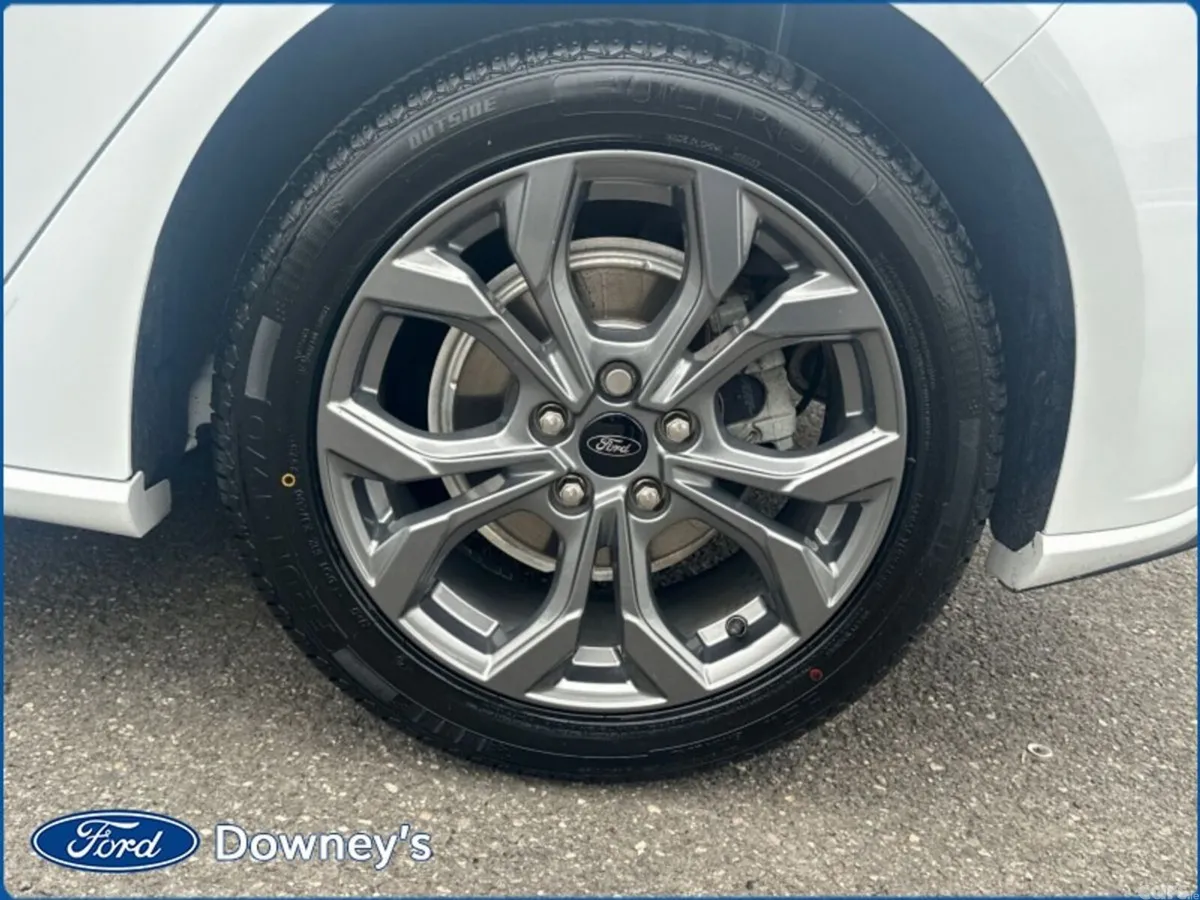 Ford Focus Hatchback, Petrol, 2023, White