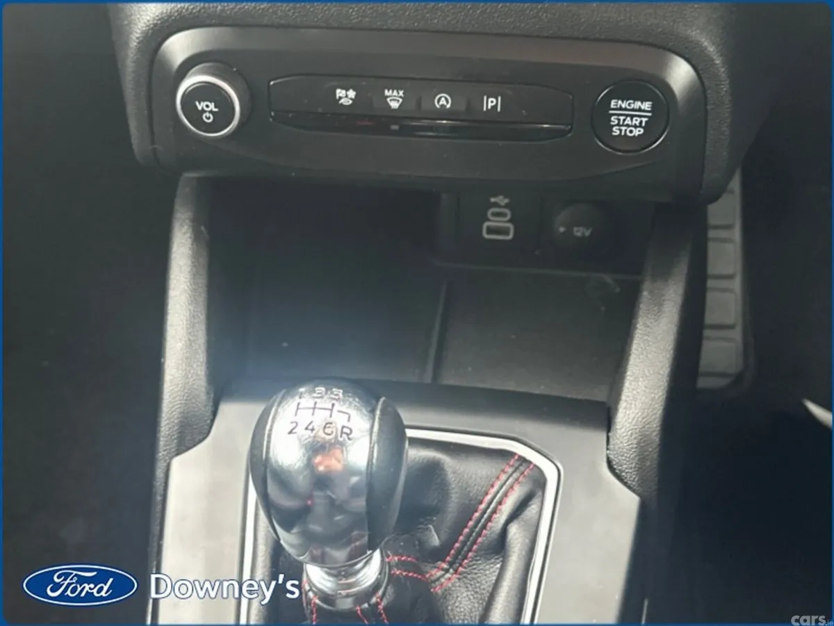 Ford Focus Hatchback, Petrol, 2023, White