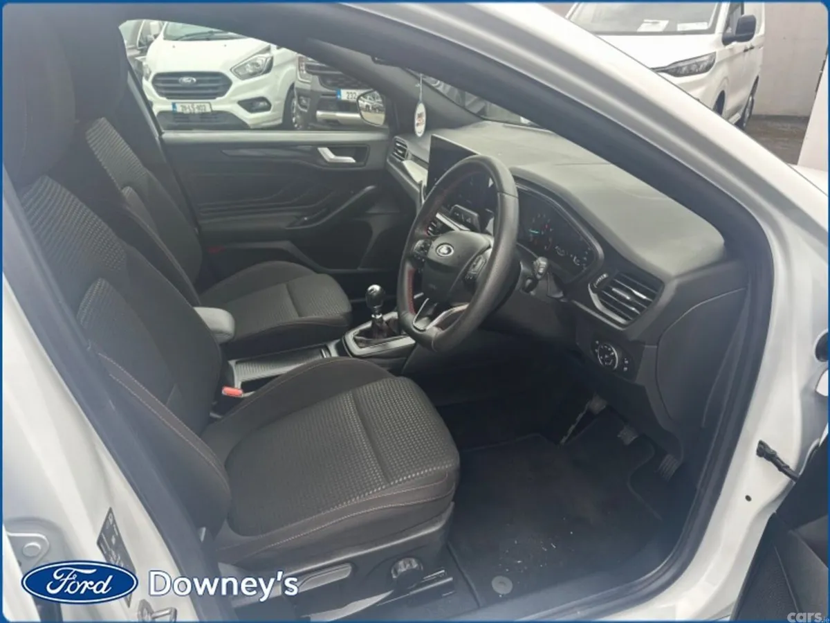Ford Focus Hatchback, Petrol, 2023, White