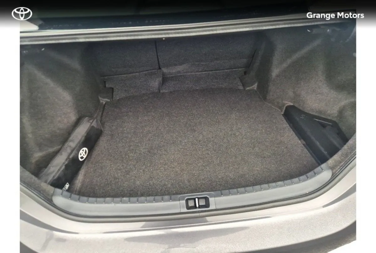 Toyota Corolla Saloon, Diesel, 2016, Grey