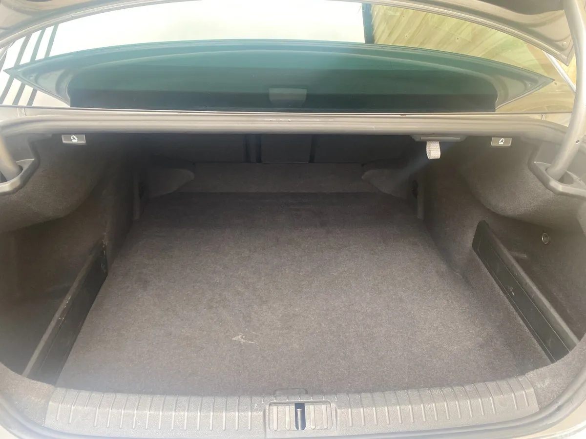 Volkswagen Passat Saloon, Diesel, 2018, Grey