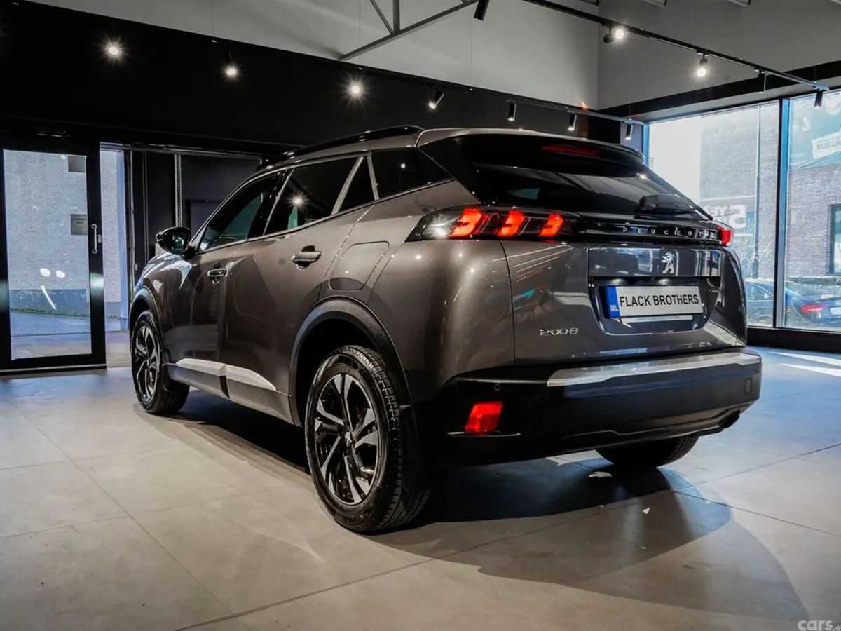 Peugeot 2008 MPV, Petrol, 2023, Grey