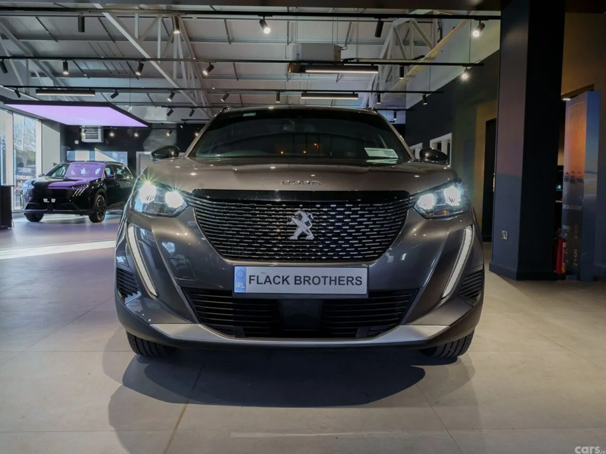Peugeot 2008 MPV, Petrol, 2023, Grey