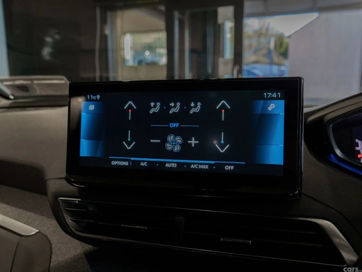 Peugeot 5008 MPV, Diesel, 2024, Grey