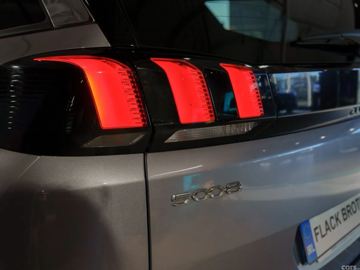 Peugeot 5008 MPV, Diesel, 2024, Grey