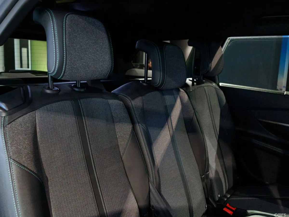 Peugeot 5008 MPV, Diesel, 2024, Grey