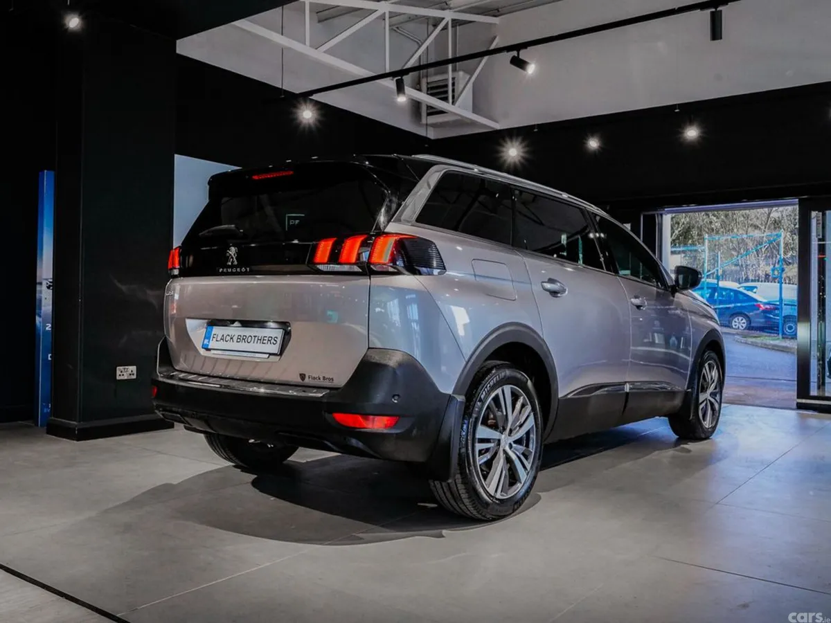 Peugeot 5008 MPV, Diesel, 2024, Grey