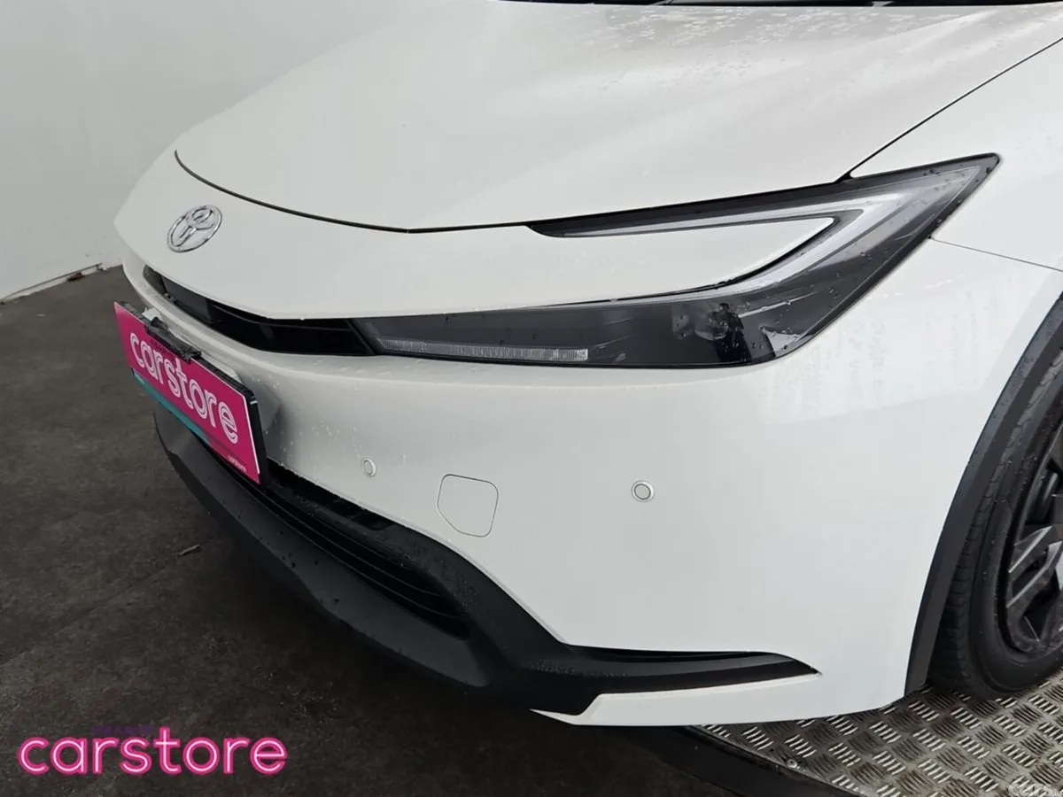 Toyota Prius Hatchback, Petrol Hybrid, 2023, White