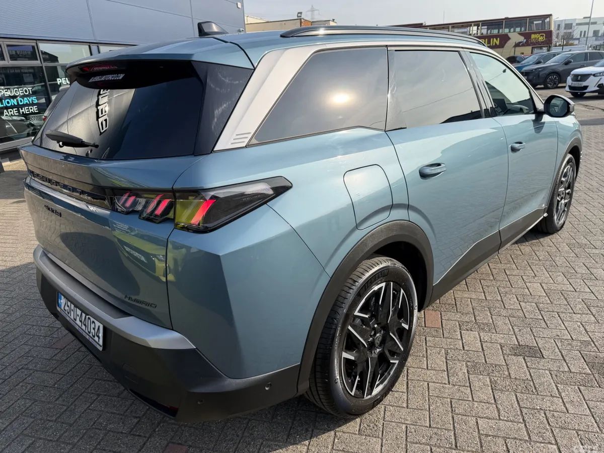 Peugeot 5008 MPV, Petrol, 2025, Blue