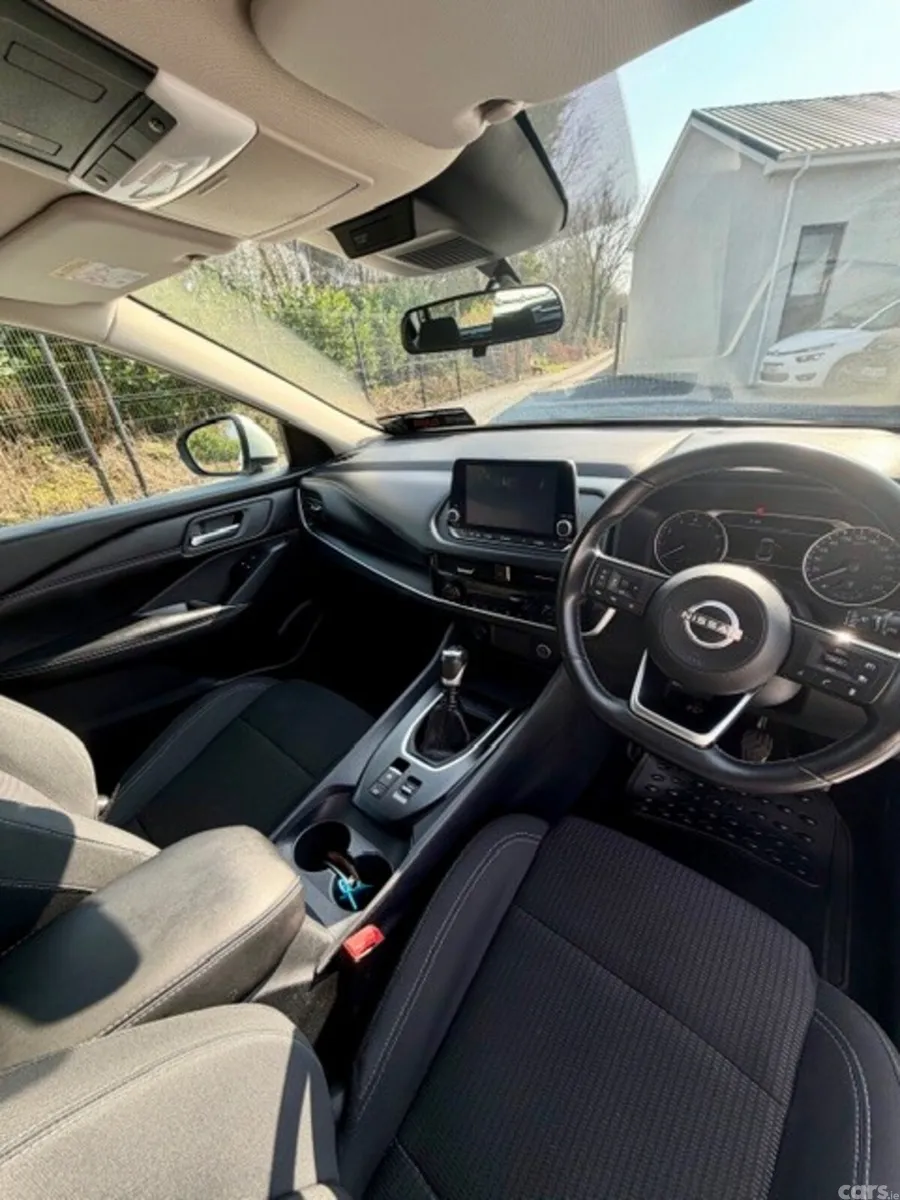 Nissan Qashqai MPV, Petrol, 2022, White