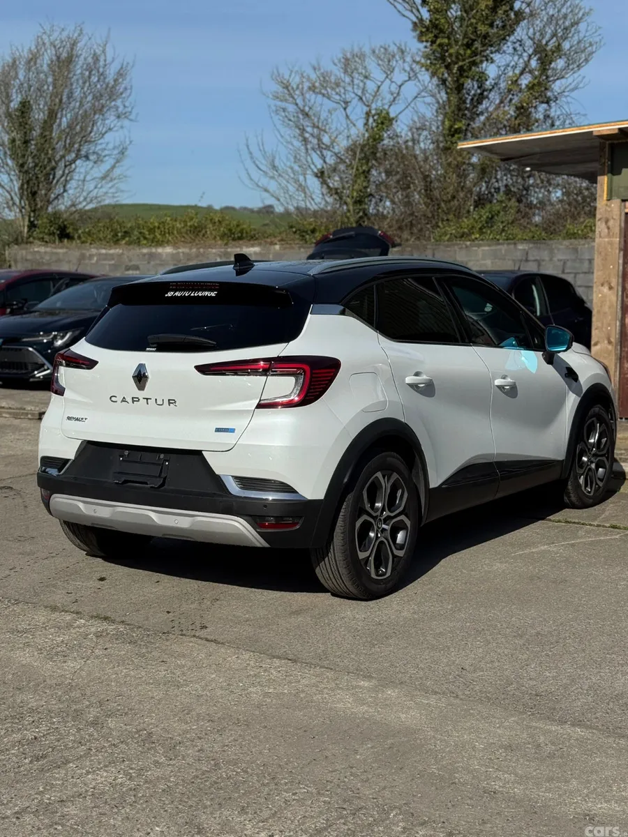 Renault Captur Hatchback, Petrol Hybrid, 2022, White