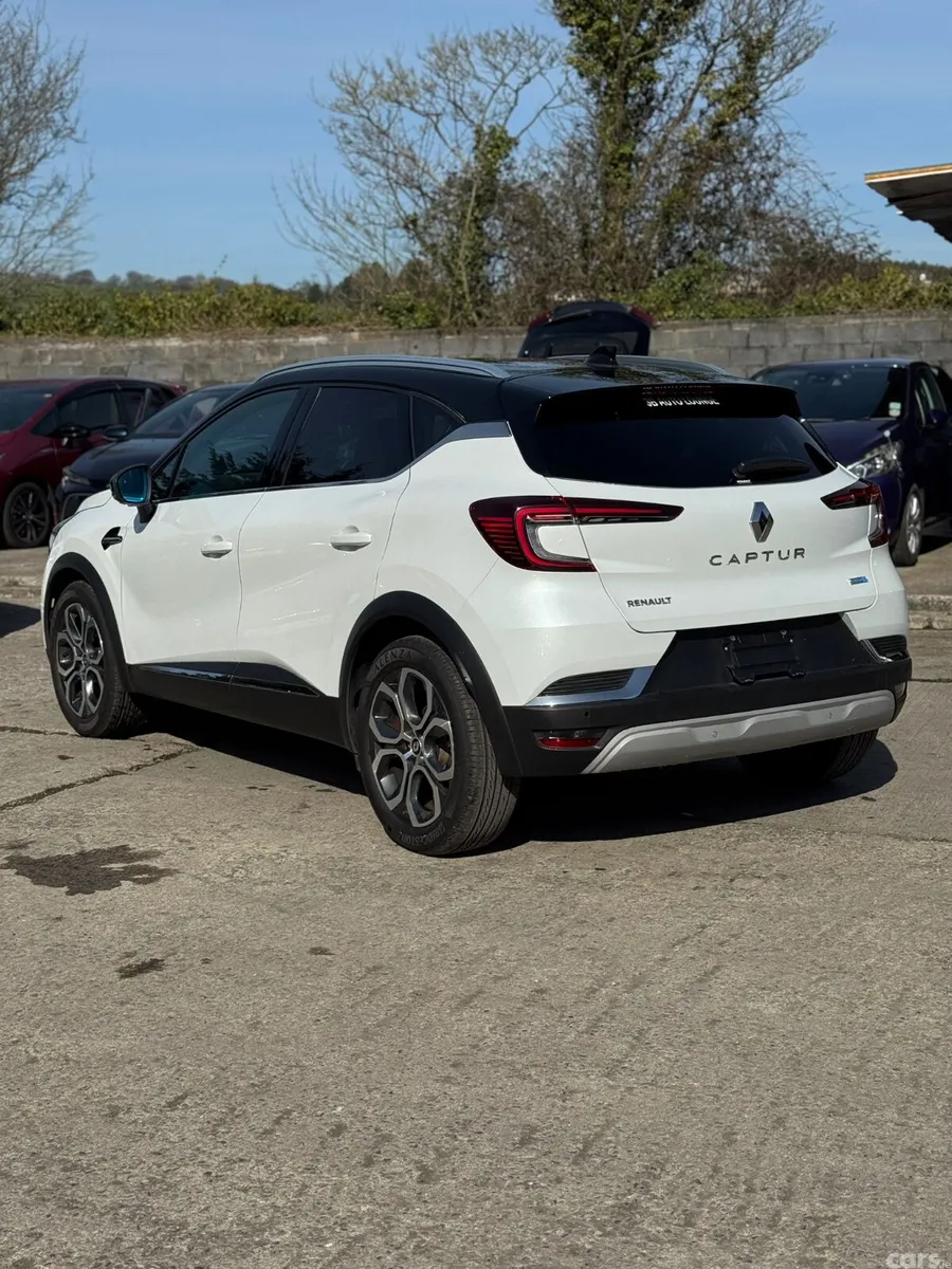 Renault Captur Hatchback, Petrol Hybrid, 2022, White