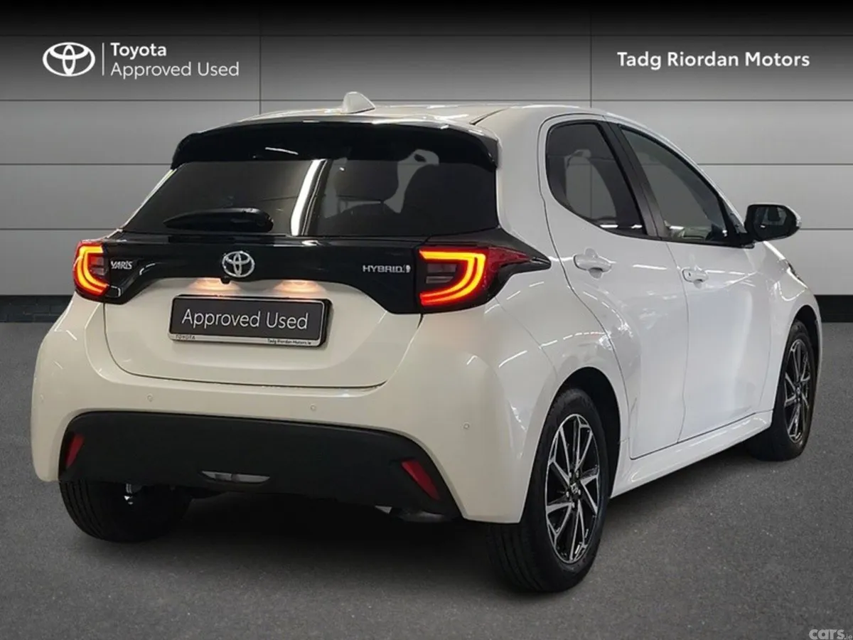 Toyota Yaris Hatchback, Petrol Hybrid, 2024, White