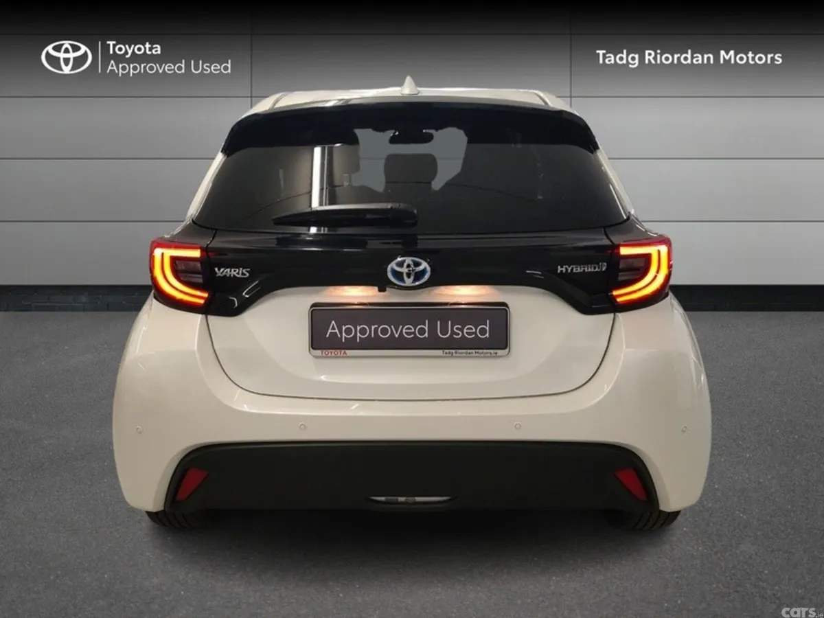 Toyota Yaris Hatchback, Petrol Hybrid, 2024, White