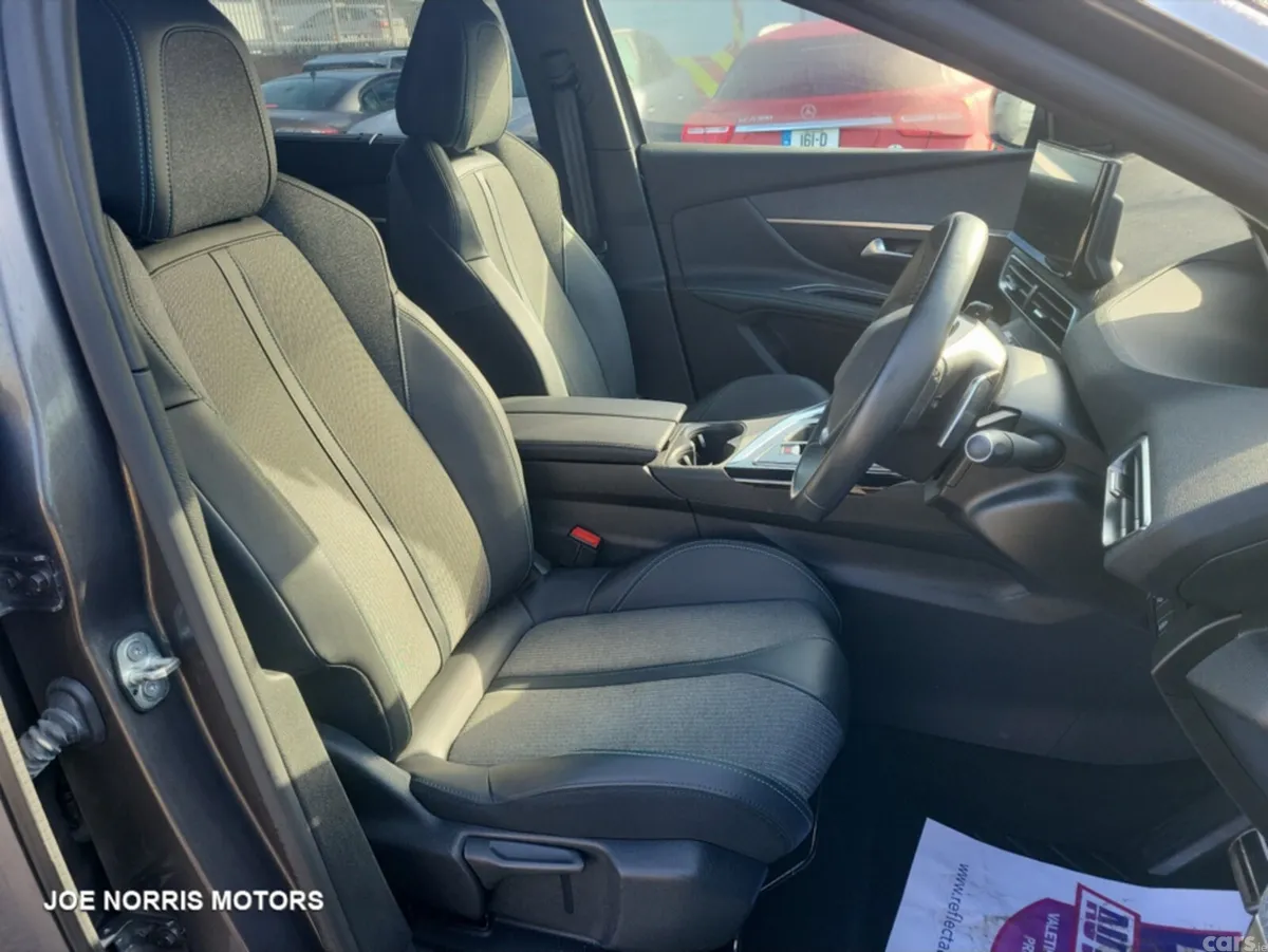 Peugeot 5008 SUV, Diesel, 2023, Grey