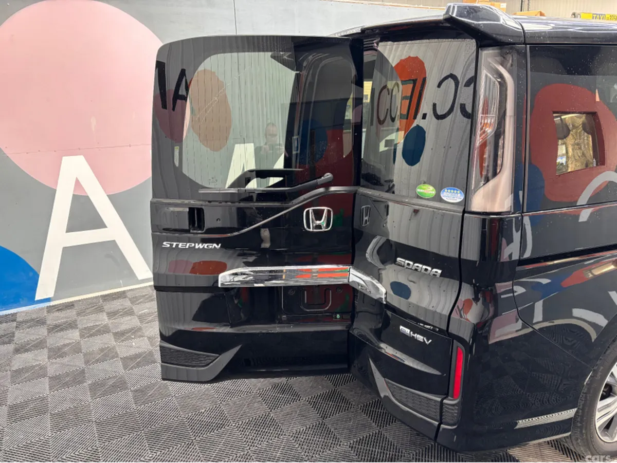 Honda Stepwagon MPV, Petrol Hybrid, 2021, Black