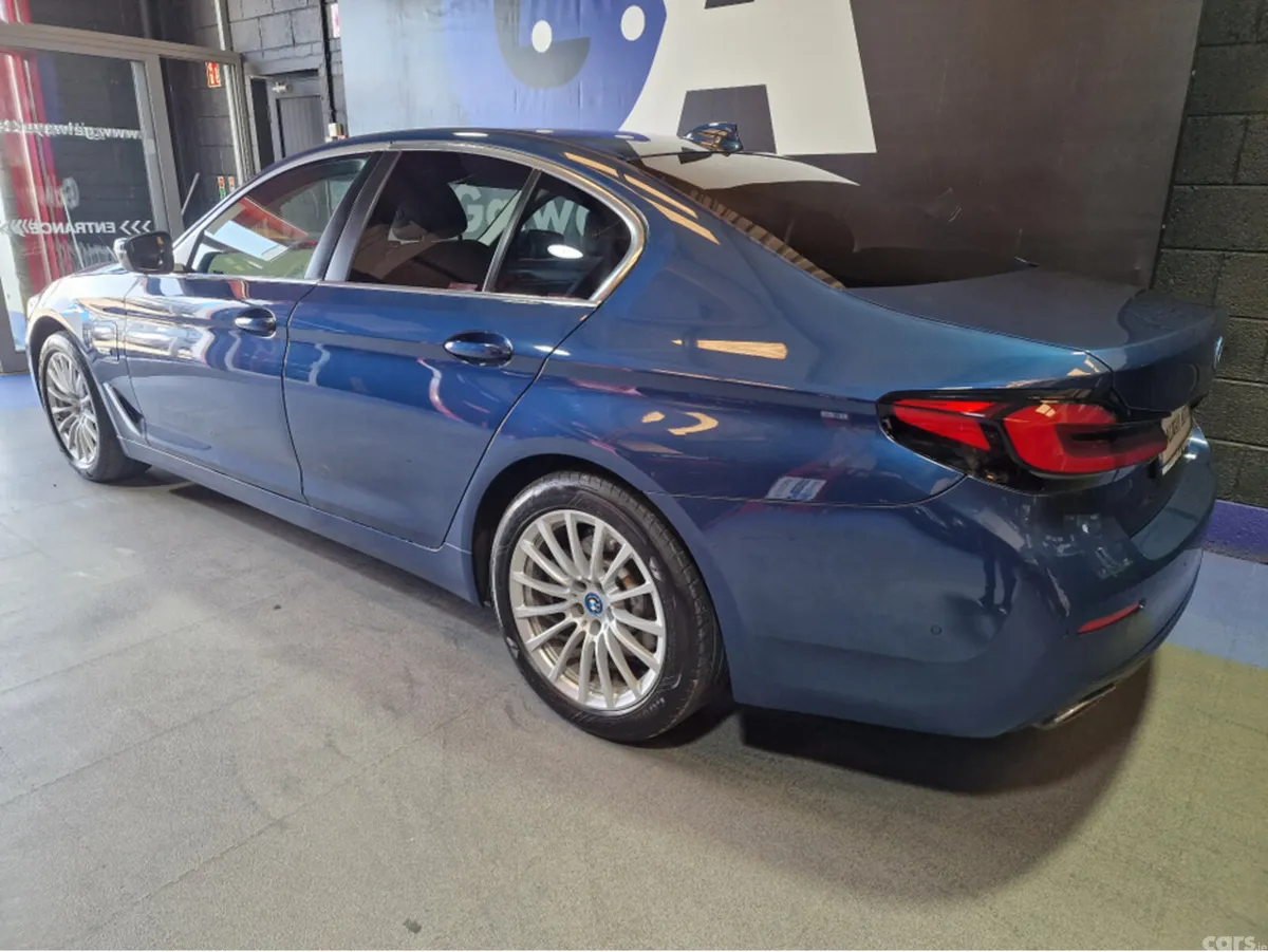 BMW 5-Series Saloon, Petrol Hybrid, 2022, Blue
