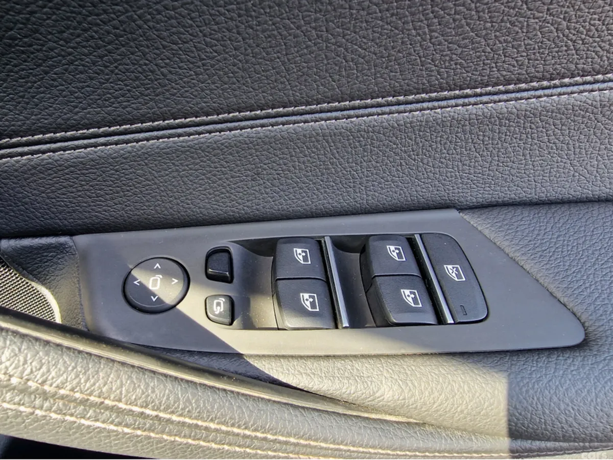 BMW 5-Series Saloon, Petrol Hybrid, 2022, Blue