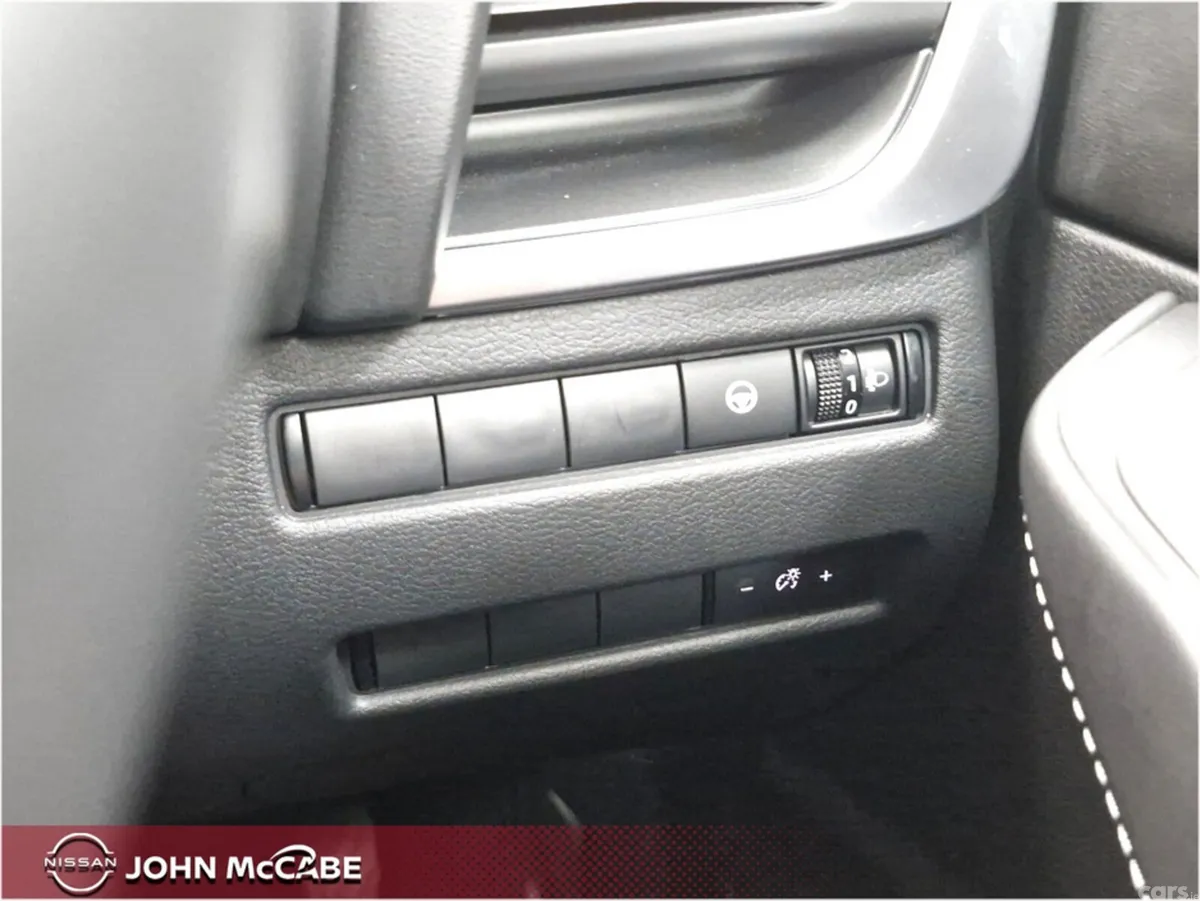 Nissan Qashqai MPV, Petrol Hybrid, 2025, White