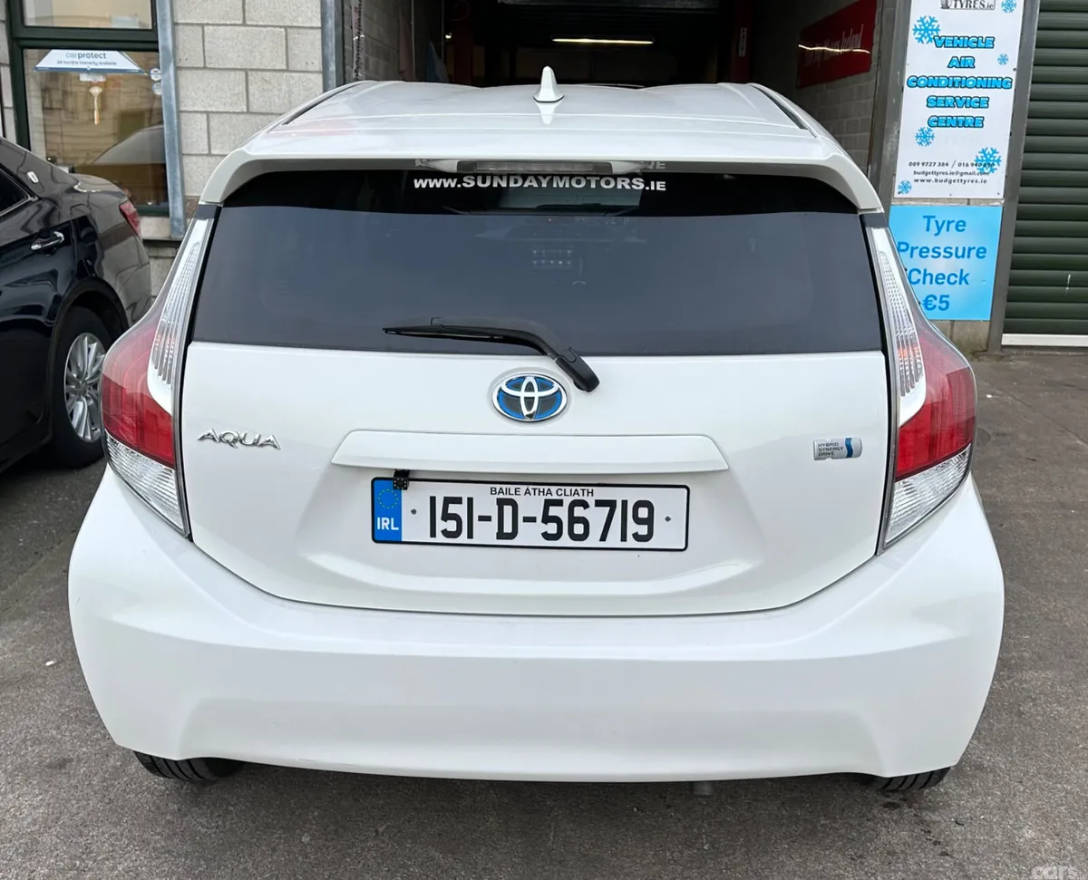 Toyota Aqua Hatchback, Petrol Hybrid, 2015, White
