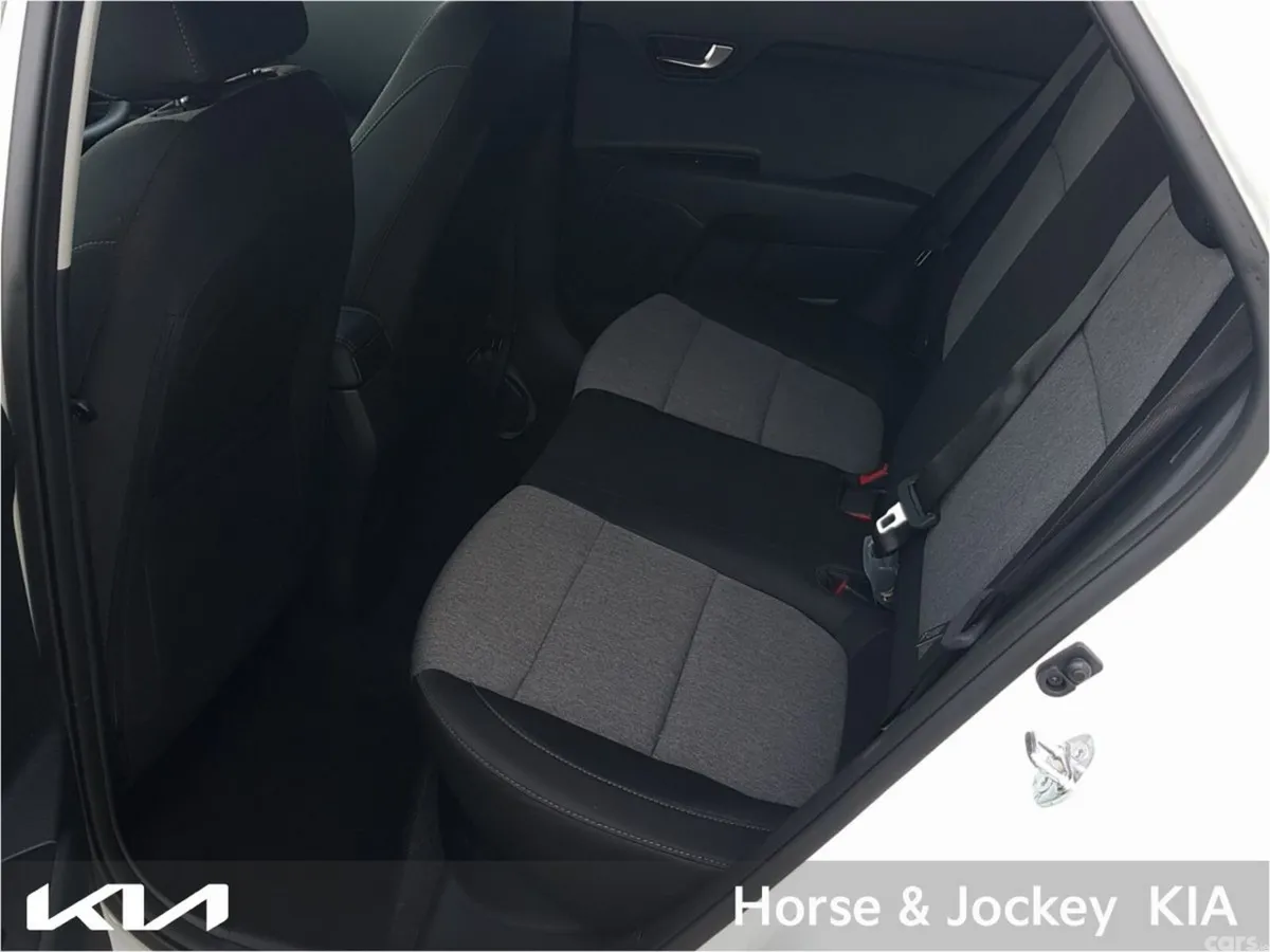 Kia Stonic Estate, Petrol Hybrid, 2026, White