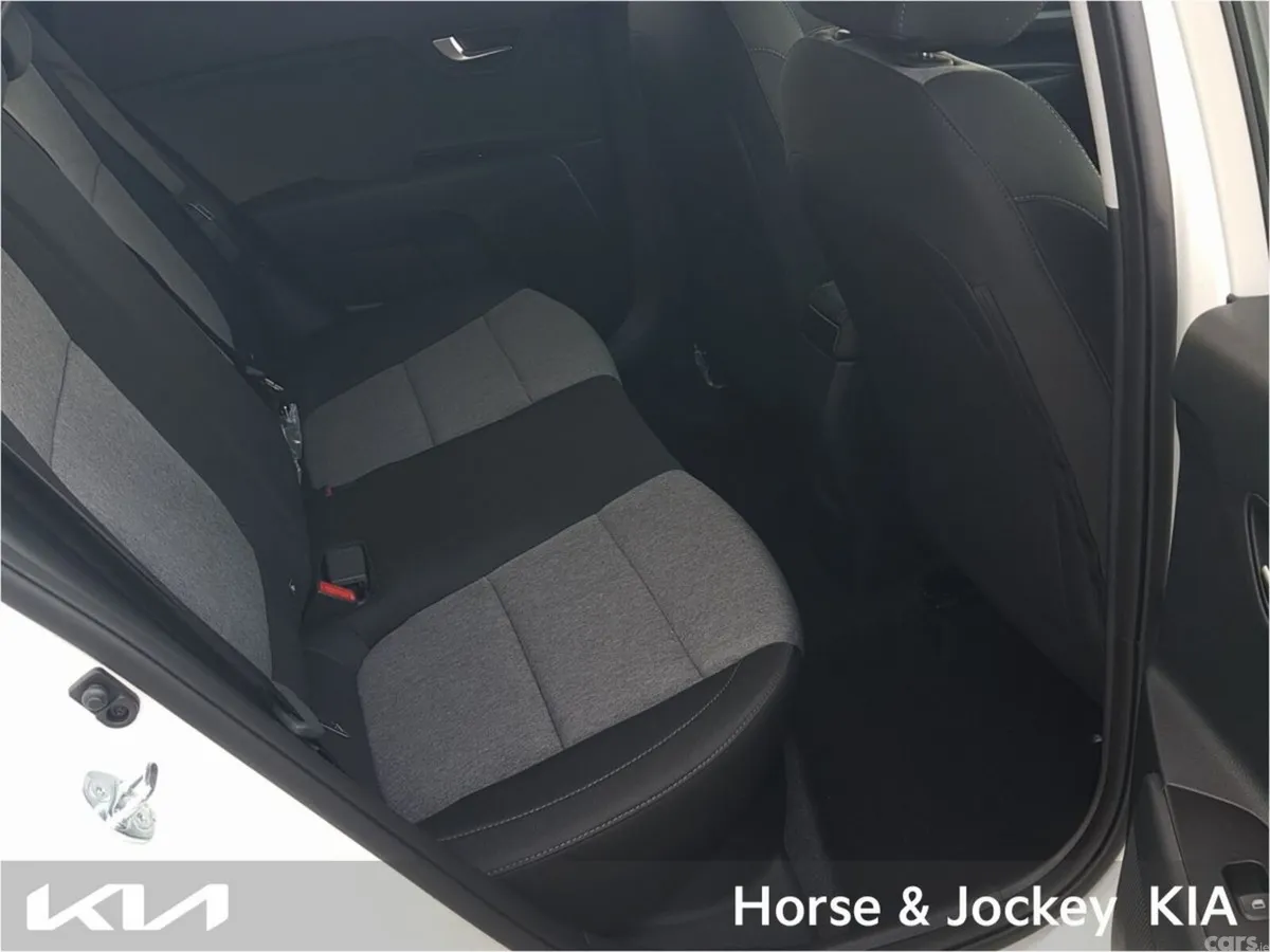 Kia Stonic Estate, Petrol Hybrid, 2026, White