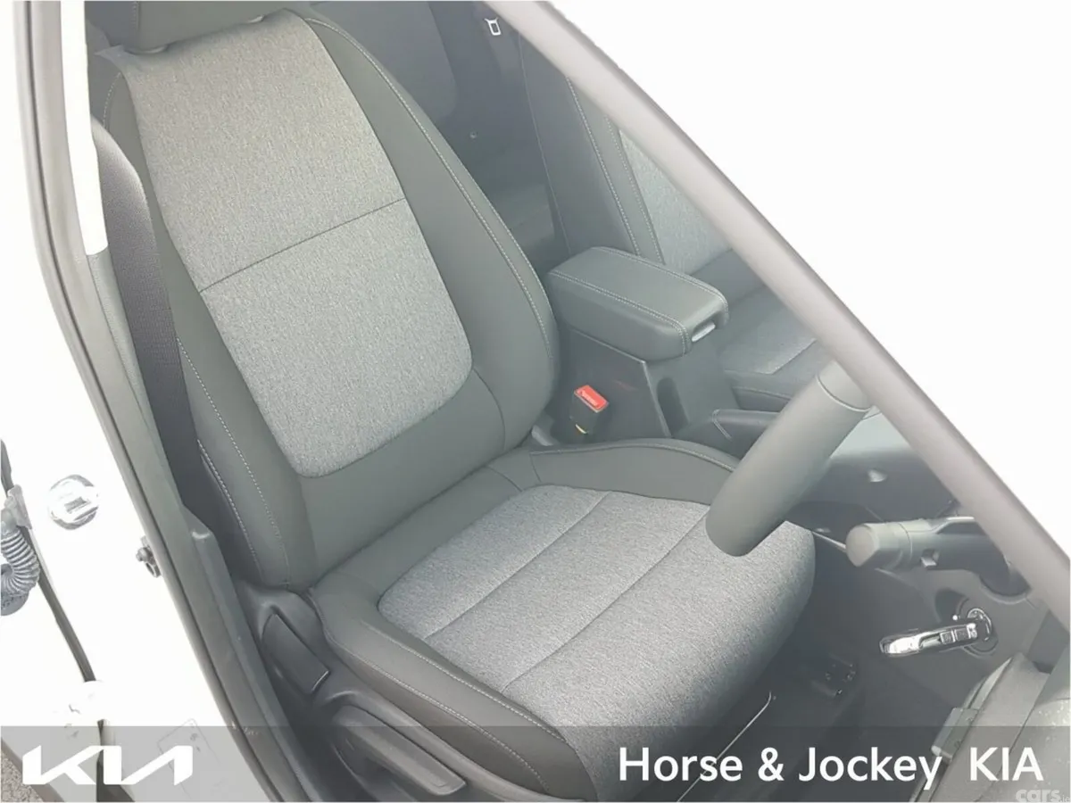 Kia Stonic Estate, Petrol Hybrid, 2026, White