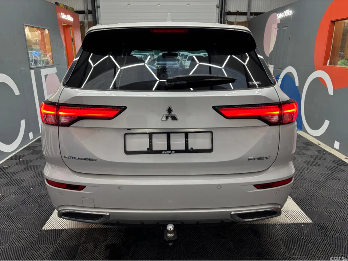 Mitsubishi Outlander MPV, Petrol Plug-in Hybrid, 2024, White
