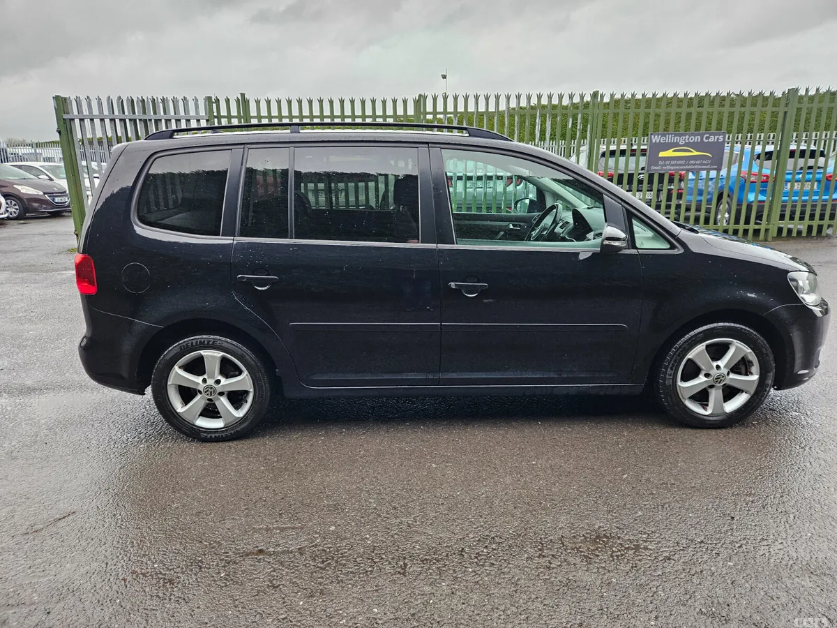 Volkswagen Touran MPV, Petrol, 2013, Black