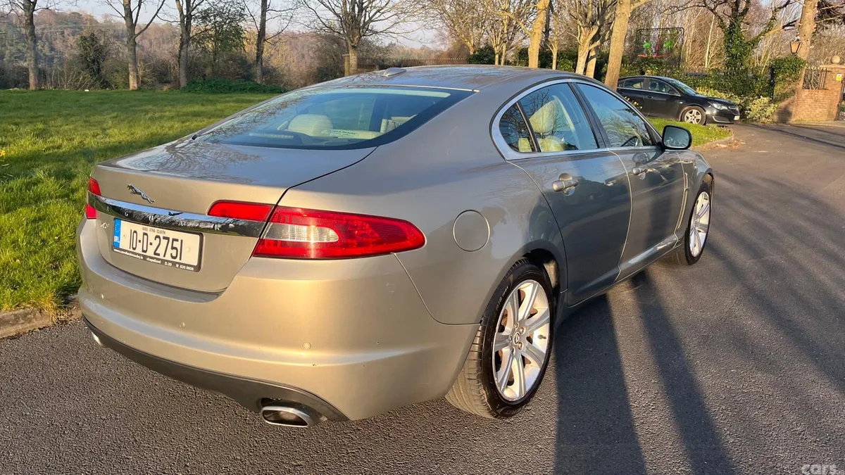 Jaguar XF Saloon, Diesel, 2010, Gold