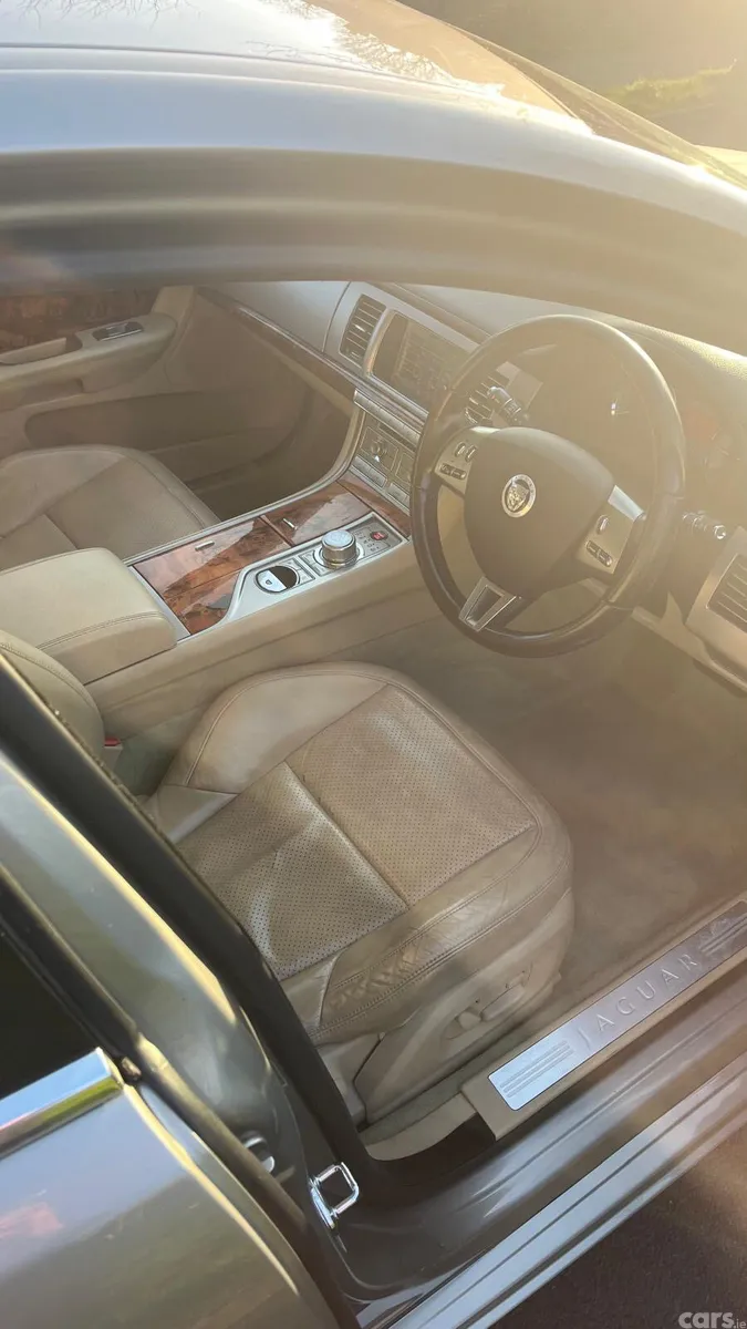 Jaguar XF Saloon, Diesel, 2010, Gold