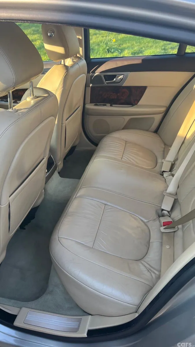 Jaguar XF Saloon, Diesel, 2010, Gold