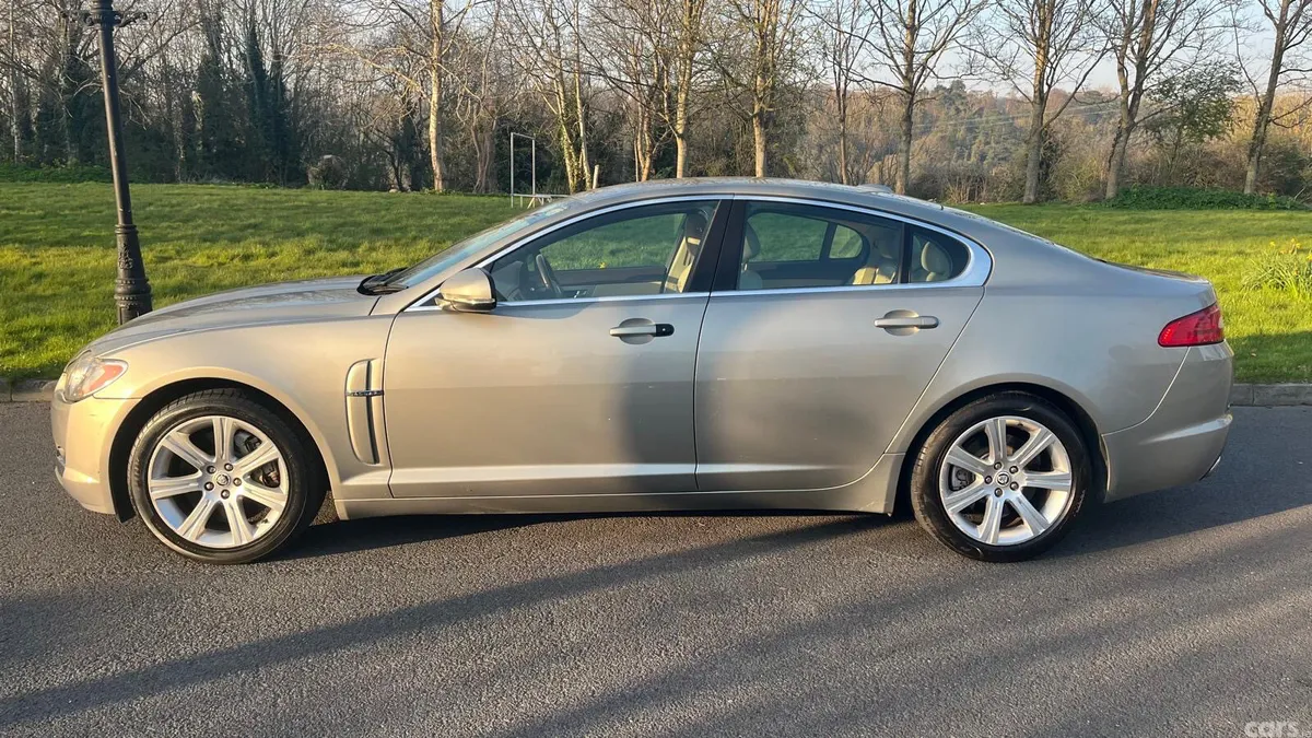 Jaguar XF Saloon, Diesel, 2010, Gold