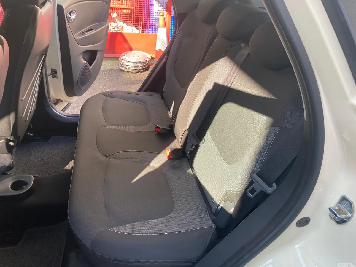 Renault Captur Hatchback, Diesel, 2016, White