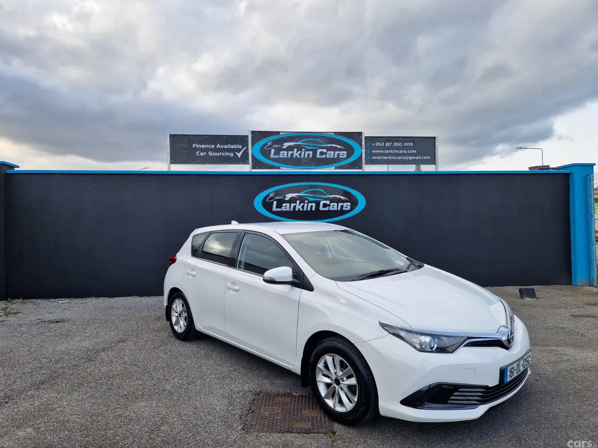 Toyota Auris MPV, Petrol, 2016, White