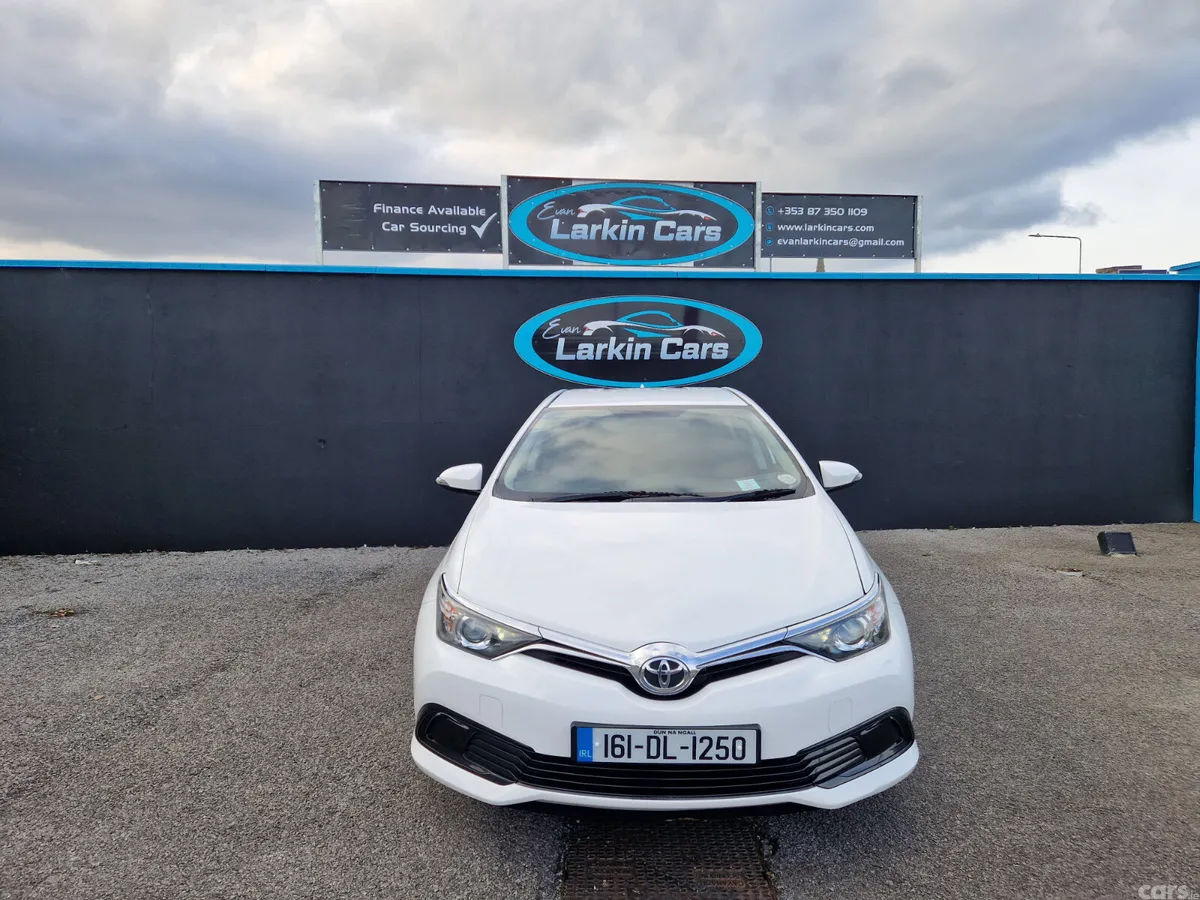 Toyota Auris MPV, Petrol, 2016, White
