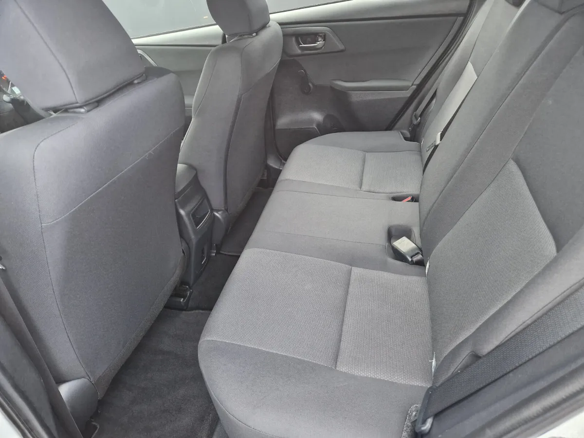 Toyota Auris MPV, Petrol, 2016, White