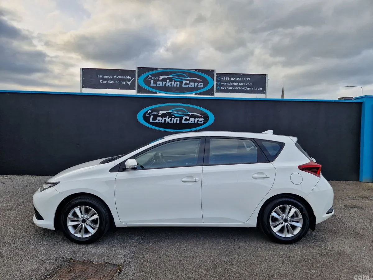Toyota Auris MPV, Petrol, 2016, White