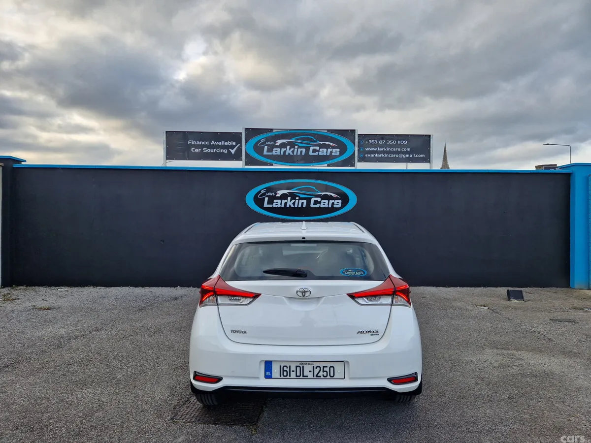 Toyota Auris MPV, Petrol, 2016, White